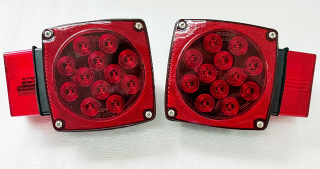 Left/Right LED light with license light